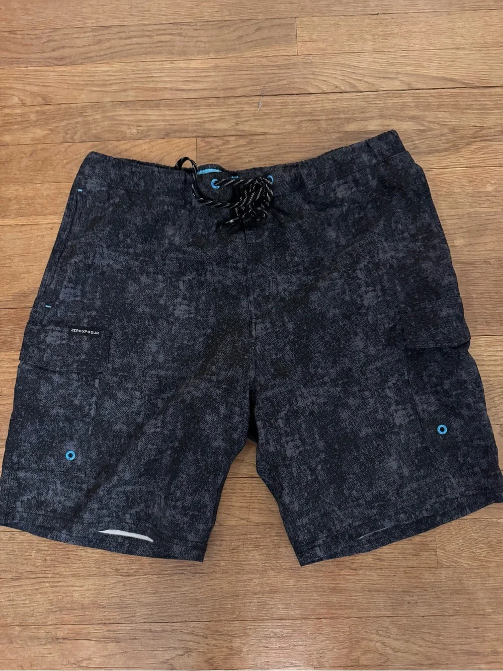 ZeroXposur Men's Black And Gray Board Shorts - Size Large  b67